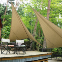 大型テントやバンガローで優雅に過ごすグランピング（画像はイメージ）