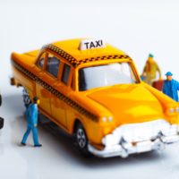 「相乗り型タクシー」全国で解禁へ──政府が進める交通サービス改革の今後は？